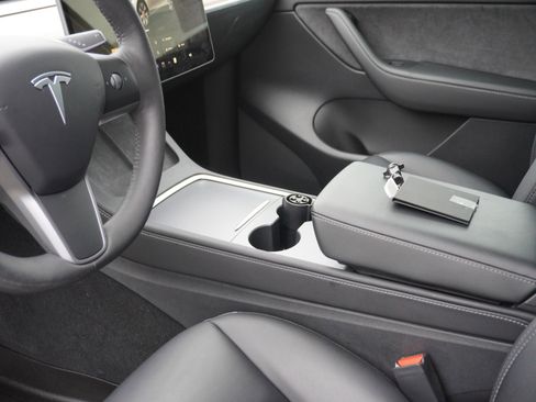 Used 2022 Tesla Model Y Performance image 21