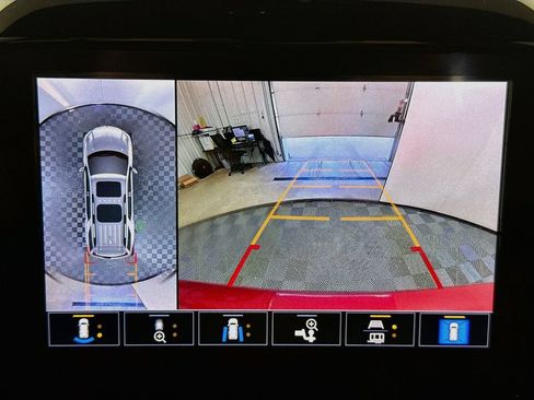 Used 2023 Chevrolet Traverse RS FWD image 14