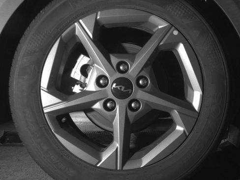 Used 2025 Kia K4 LXS image 15