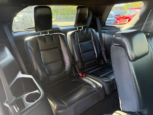 Used 2019 Ford Explorer XLT w/ Equipment Group 202A AWD/4WD image 30