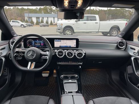 Used 2025 Mercedes-Benz CLA 250 4MATIC image 9