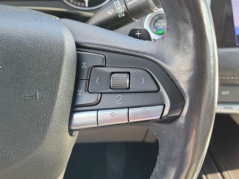 Used 2023 Cadillac XT4 Luxury w/ Cold Weather Package image 18