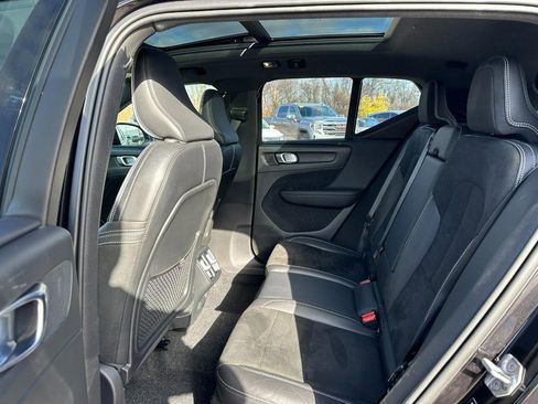 Used 2020 Volvo XC40 T5 R-Design image 10