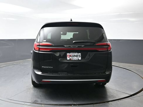 New 2027 Chrysler Pacifica Select FWD image 8