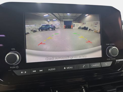 Used 2025 Nissan Pathfinder SV AWD/4WD image 23