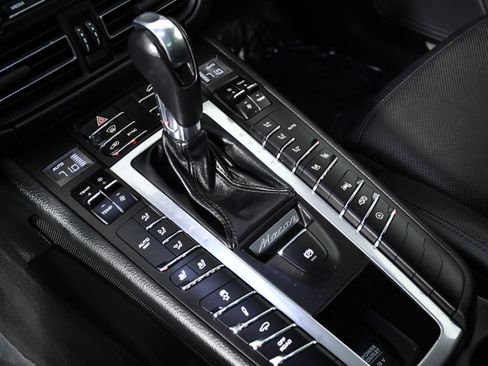 Used 2020 Porsche Macan Turbo image 16