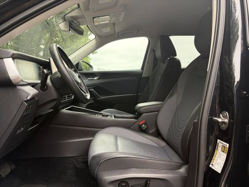 Used 2026 Volkswagen Tiguan SE FWD image 24