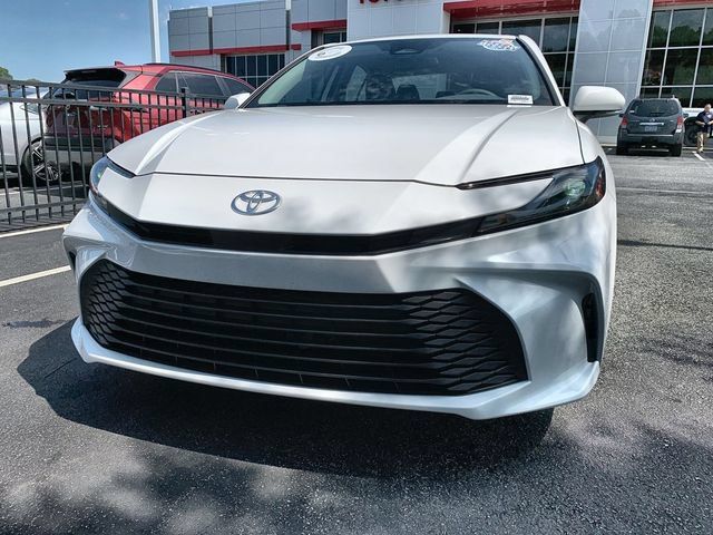 Used 2025 Toyota Camry LE FWD image 3