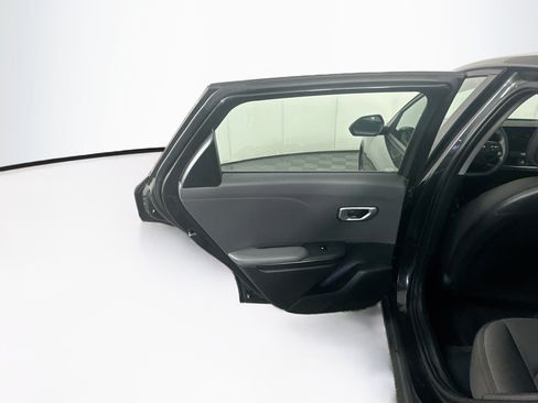 Used 2025 Kia K4 FWD image 25