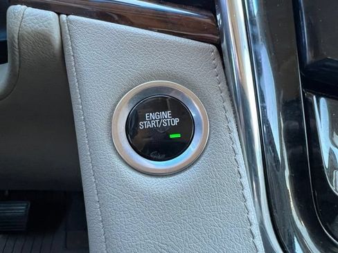 Used 2015 Cadillac Escalade Luxury AWD/4WD image 24