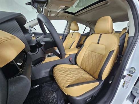 New 2025 Nissan Sentra SV w/ SV Premium Package image 24