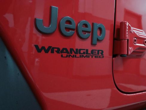 Used 2022 Jeep Wrangler Unlimited Rubicon w/ LED Lighting Group AWD/4WD image 29