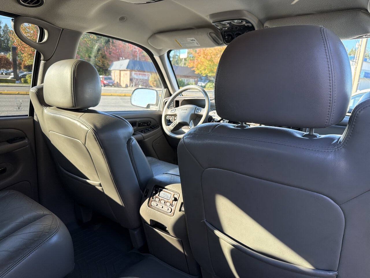 Used 2004 GMC Yukon XL Denali AWD/4WD image 25