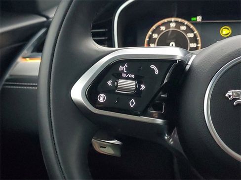 Certified 2025 Jaguar F-PACE R-Dynamic S image 26