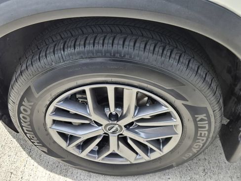 Used 2023 Nissan Rogue S FWD image 9