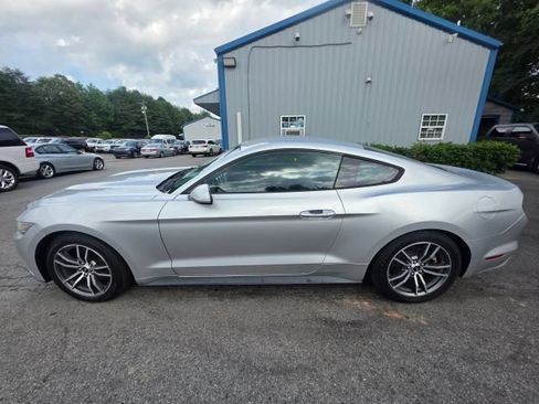 Used 2016 Ford Mustang Coupe RWD image 8