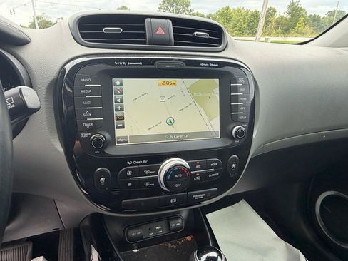 Used 2016 Kia Soul + w/ Primo Package FWD image 11