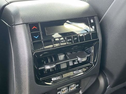 New 2025 Jeep Grand Cherokee L Altitude image 18