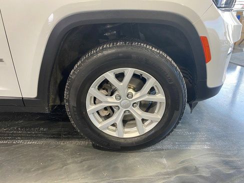 Used 2022 Jeep Grand Cherokee Limited image 5