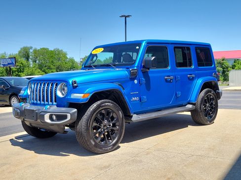Used 2022 Jeep Wrangler Unlimited Sahara w/ Cold Weather Group AWD/4WD image 2