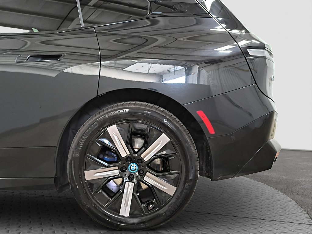 Used 2024 BMW iX xDrive50 w/ Premium Package AWD/4WD image 21