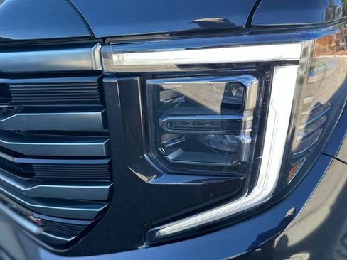 Used 2025 GMC Sierra 1500 AT4 w/ AT4 Premium Package AWD/4WD image 9