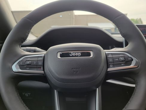 Used 2025 Jeep Compass Limited w/ High Altitude Package AWD/4WD image 11