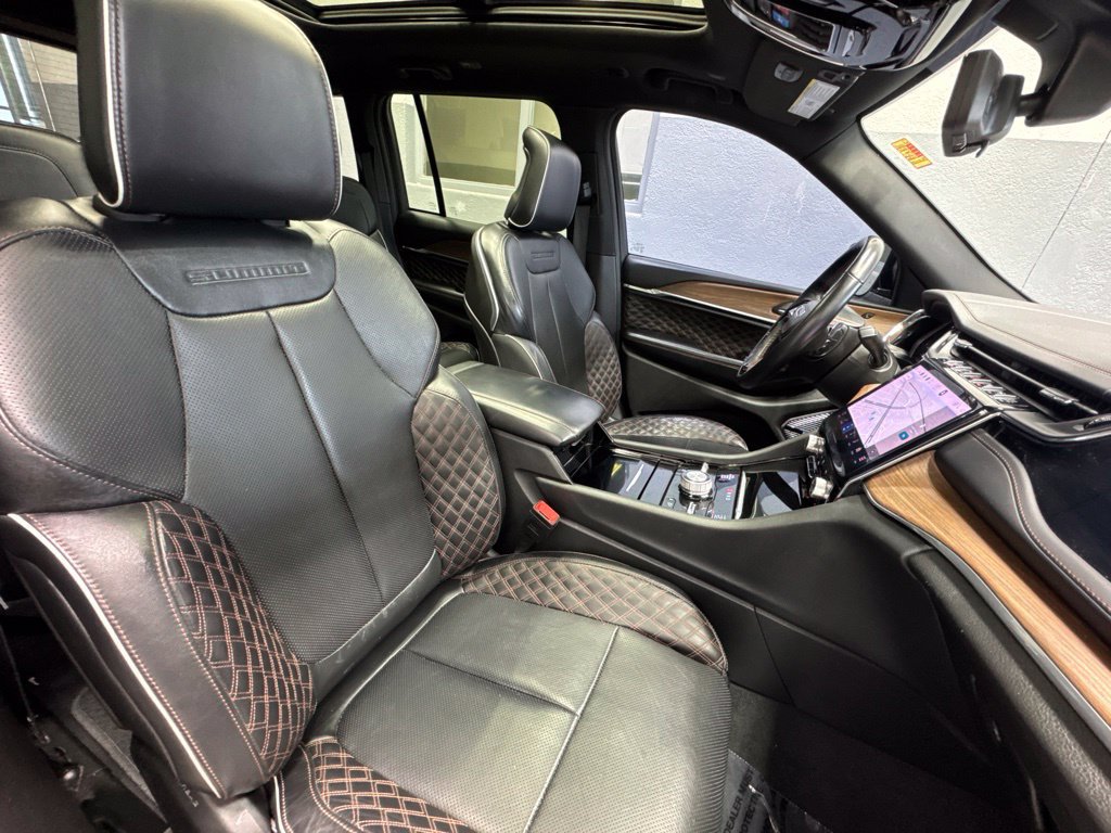 Used 2023 Jeep Grand Cherokee Summit w/ Advanced Protech Group IV AWD/4WD image 34