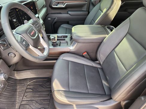 Certified 2026 GMC Sierra 1500 SLT image 11