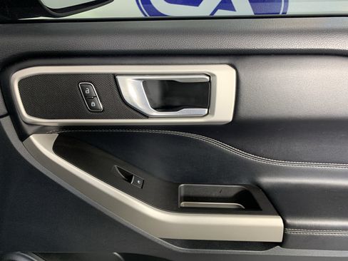 Used 2022 Ford Explorer XLT RWD image 41