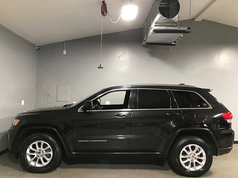 Used 2014 Jeep Grand Cherokee Laredo w/ 18" Wheel & 8.4" Radio Group image 6