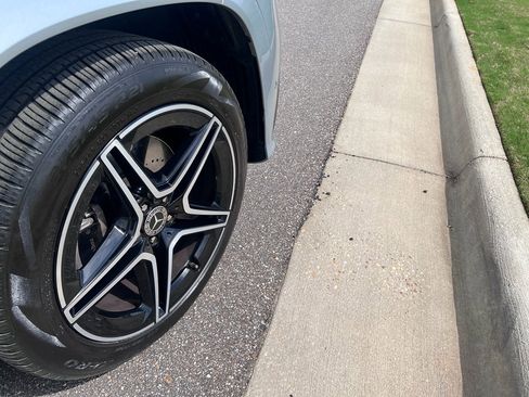 Used 2025 Mercedes-Benz GLS 450 450 4MATIC image 3