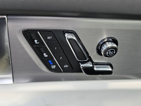 New 2026 Cadillac Vistiq Luxury w/ LPO, Floor Liner Package image 21