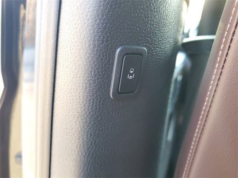 New 2025 Volkswagen ID. Buzz Pro S image 13