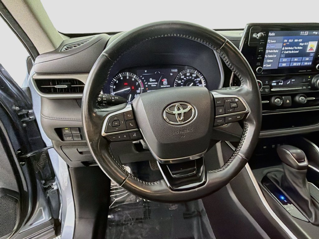 Used 2021 Toyota Highlander XLE AWD/4WD image 11