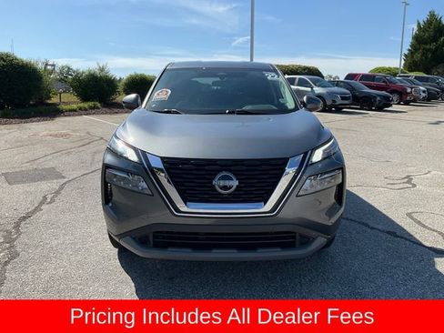 Used 2022 Nissan Rogue SV FWD image 2