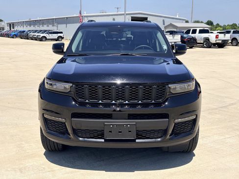 Used 2023 Jeep Grand Cherokee L Limited w/ Black Appearance Package AWD/4WD image 39