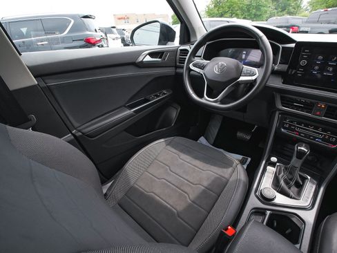Used 2025 Volkswagen Taos SE AWD/4WD image 46