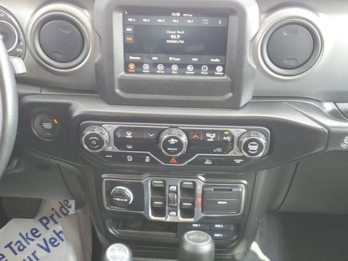 Used 2022 Jeep Wrangler Unlimited Sport AWD/4WD image 29