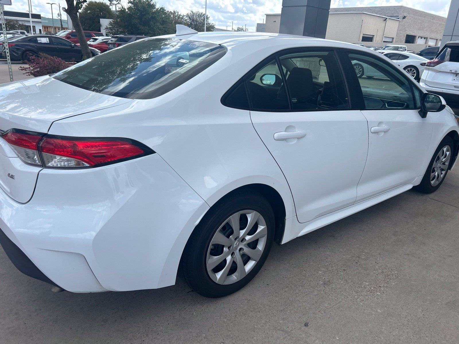 Used 2025 Toyota Corolla LE FWD image 10