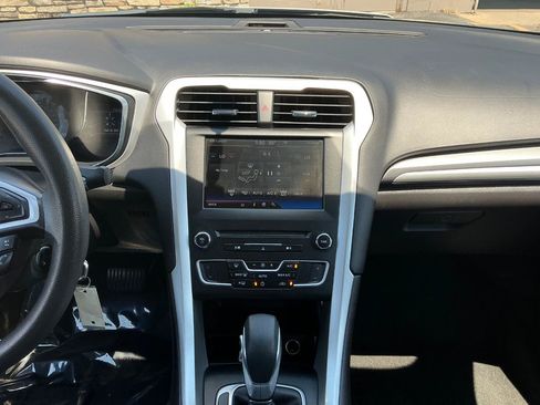 Used 2016 Ford Fusion SE FWD image 25