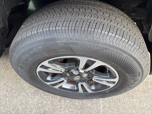 Used 2018 Toyota Tacoma TRD Sport image 11