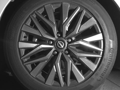 Used 2025 Nissan Altima 2.5 SV FWD image 12