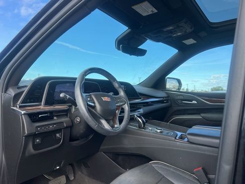 Used 2023 Cadillac Escalade ESV Premium Luxury AWD/4WD image 13