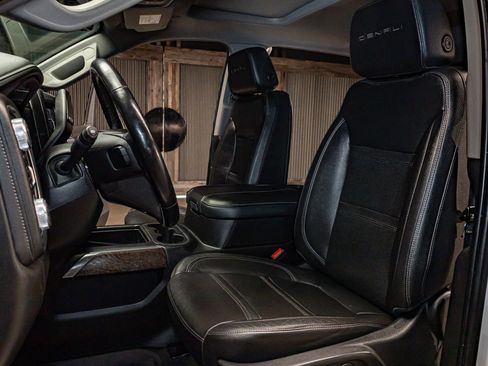 Used 2023 GMC Sierra 3500 Denali w/ Denali Ultimate Package image 25