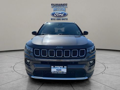 Used 2023 Jeep Compass Limited image 2