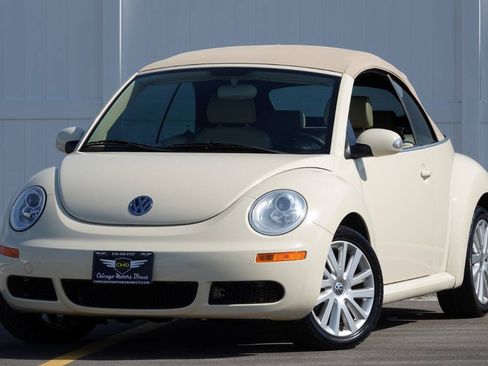 Used 2008 Volkswagen Beetle SE FWD image 2