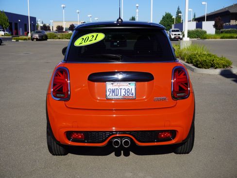 Used 2021 MINI Cooper S w/ Signature Upholstery Package FWD image 9