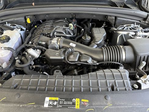 Used 2025 Jeep Grand Cherokee Limited image 32