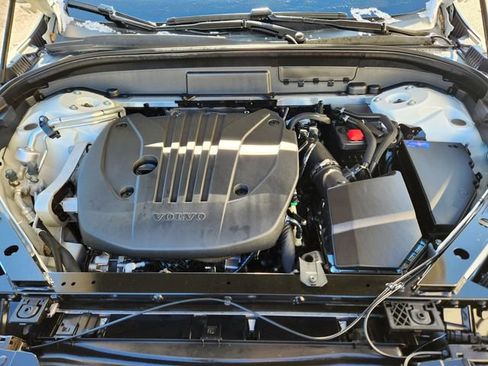 Certified 2022 Volvo XC60 B5 Momentum image 21